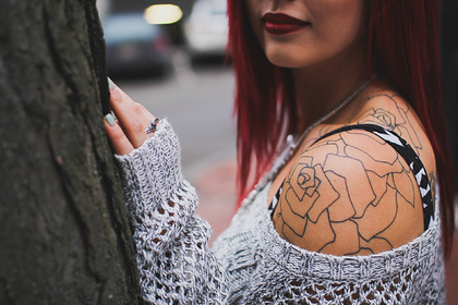 Бабушка лишила внучек наследства из-за татуировок