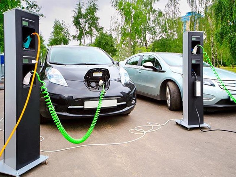 Президент США предложил запретить машины с ДВС